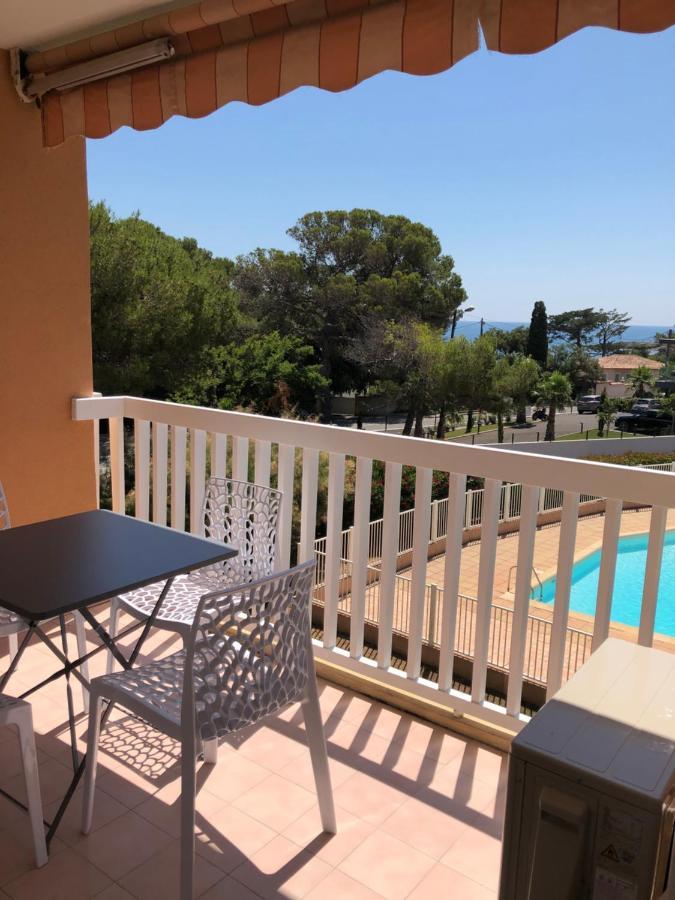 Apartment Newly Renovated Aircond-Wifi-Pool-Sea View-150M To Beaches- Saint Aygulf Kültér fotó